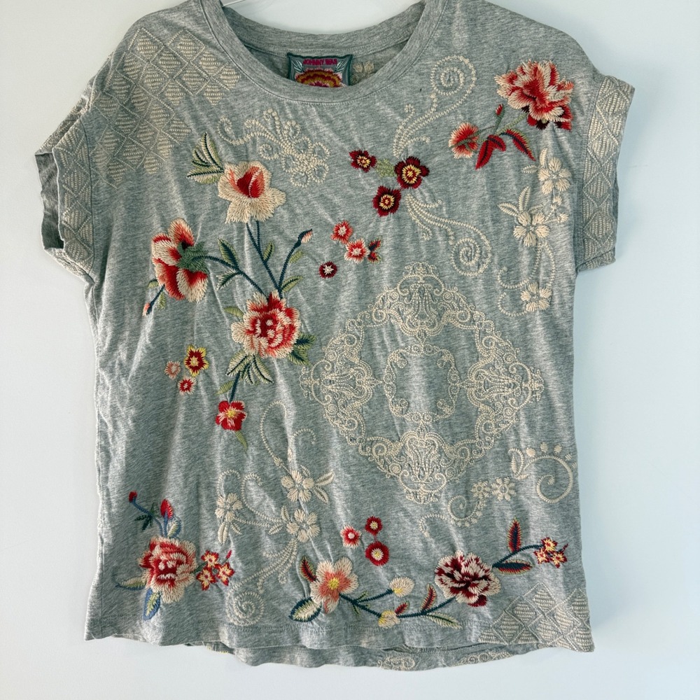 Johnny Was jailyn relaxed Tee T-Shirt Womens S Gray Floral Embroidered Cotton